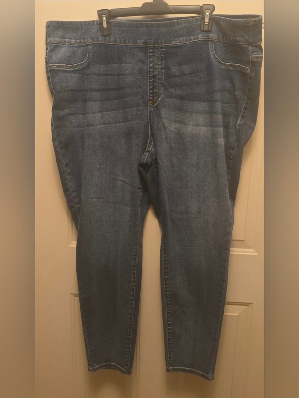 Lane Bryant Pull-On Fit High-Rise Jegging
Size 26